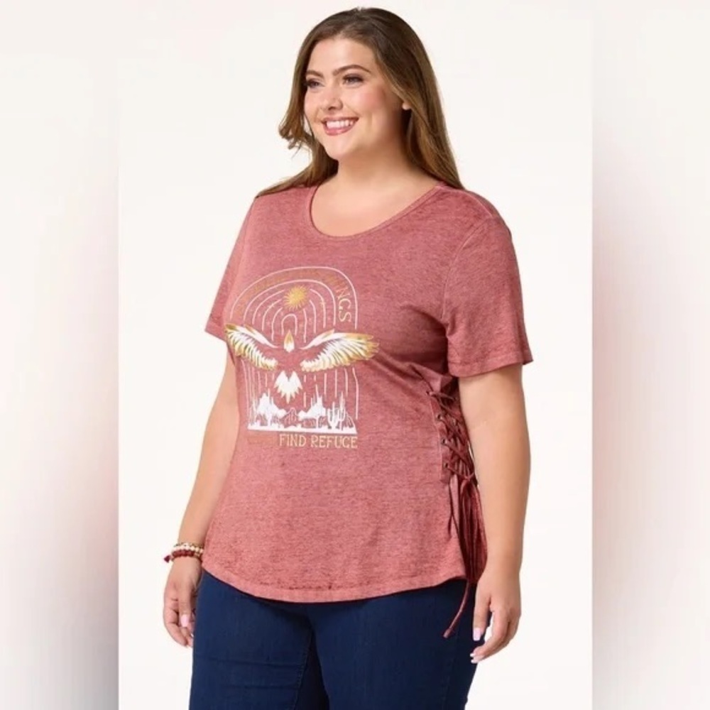 ❄️ Cato | PLUS SIZE UNDER HIS WINGS GRAPHIC TEE RUSSET